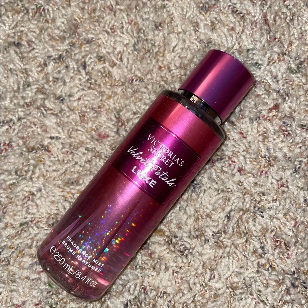 NWT NEW VICTORIA'S SECRET VELVET PETALS LUXE BODY 8.4 FL OZ LIMITED EDITION ♥️💕